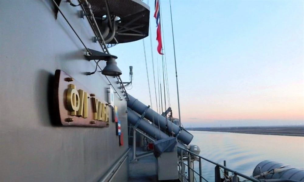 Η φρεγάτα Ύδρα και αλεξιπτωτιστές στα Ηνωμένα Αραβικά Εμιράτα